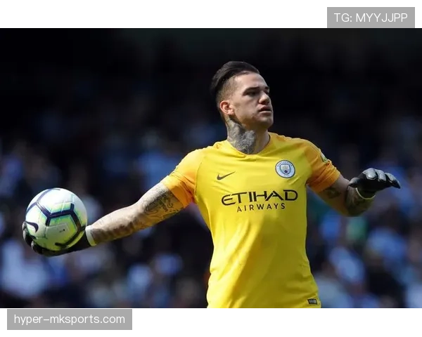 埃德森神勇扑救助曼城卫冕,状态稳健持续展现顶级门将能力 埃德森神勇扑救助曼城卫冕,状态稳健持续展现顶级门将能力