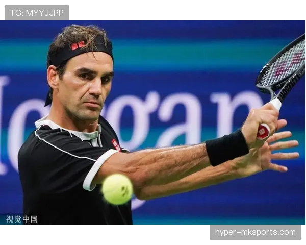 德约科维奇赛前啃香蕉的样子，真不像拿过24个大满贯的人